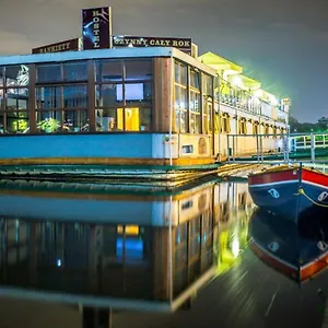 Boat-hostel Marta Polen